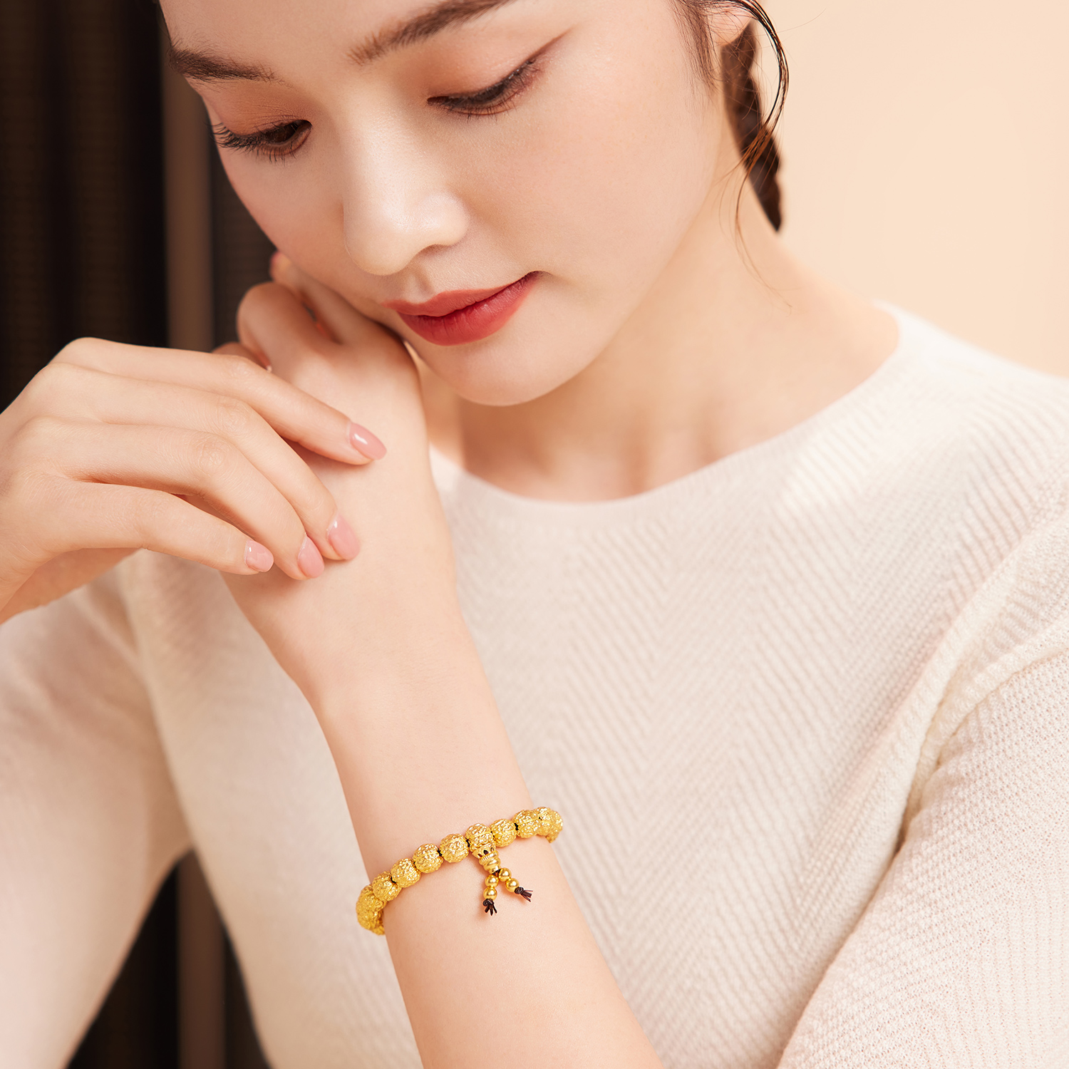 六福珠宝阖家安康黄金手链核桃足金手串珠男士计价F21TBGB0003【视频看货】