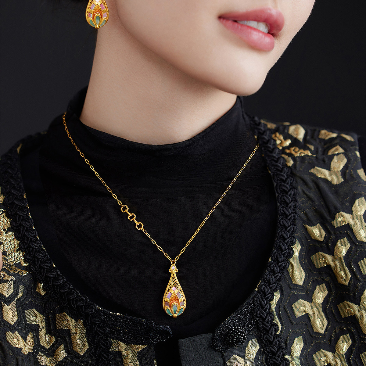 六福珠宝福满传家琵琶宝瓶黄金项链手工螺钿贝壳计价L17TBGN0006【视频看货】