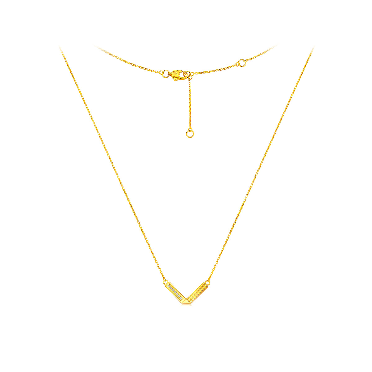 六福珠宝Goldstyle·X系列黄金项链女大V形镶钻挂坠定价003208NA【联系客服补货】