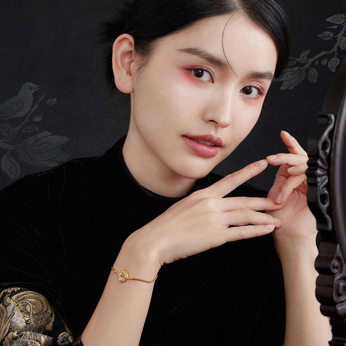 六福珠宝福满传家四季花牌黄金手链手工螺钿贝壳计价L17TBGB0005