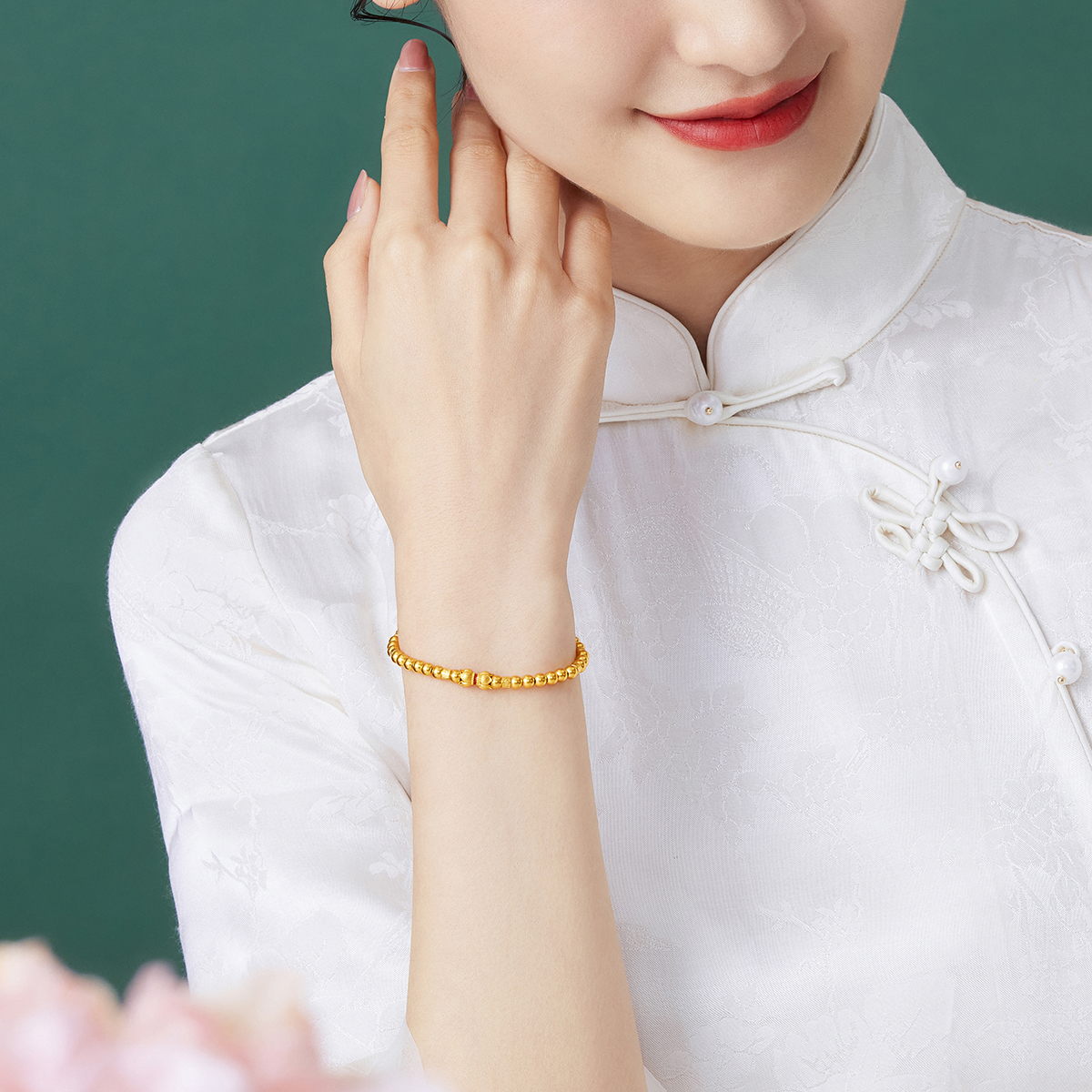 六福珠宝福满传家并蒂莲花黄金手链鎏彩工艺手串计价A01TBGB0013【联系客服补货】【视频看货】