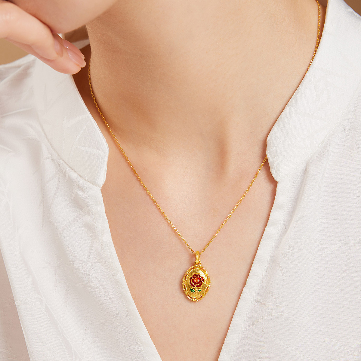 六福珠宝福满传家镜中玫瑰花黄金项链女足金吊坠计价A01TBGN0009【视频看货】