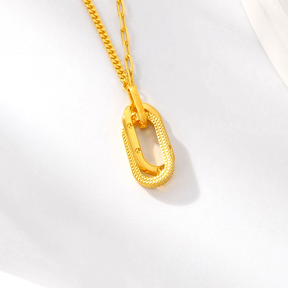 六福珠宝5G黄金项链女光影金足金吊坠AB版套链送礼计价002446NA【视频看货】