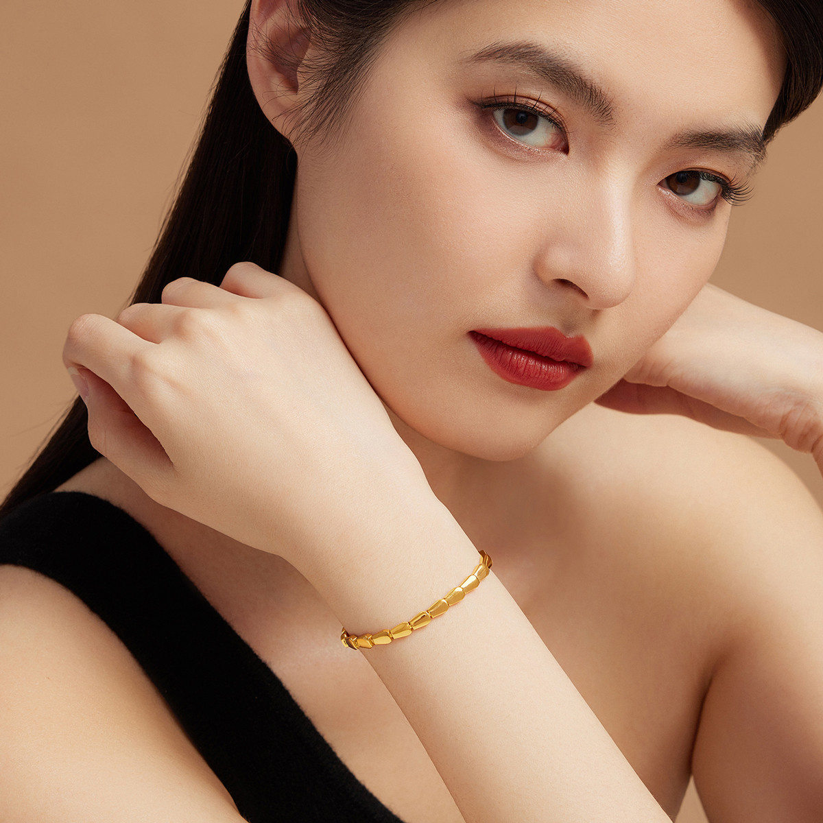六福珠宝灵蛇骨纹黄金手链光影金女款5G光面足金手链计价008465BA【联系客服补货】