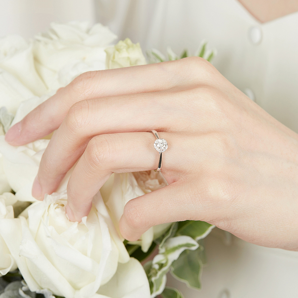 六福珠宝繁花18K金天然钻石戒指结婚求婚钻戒闭口戒定价9099F