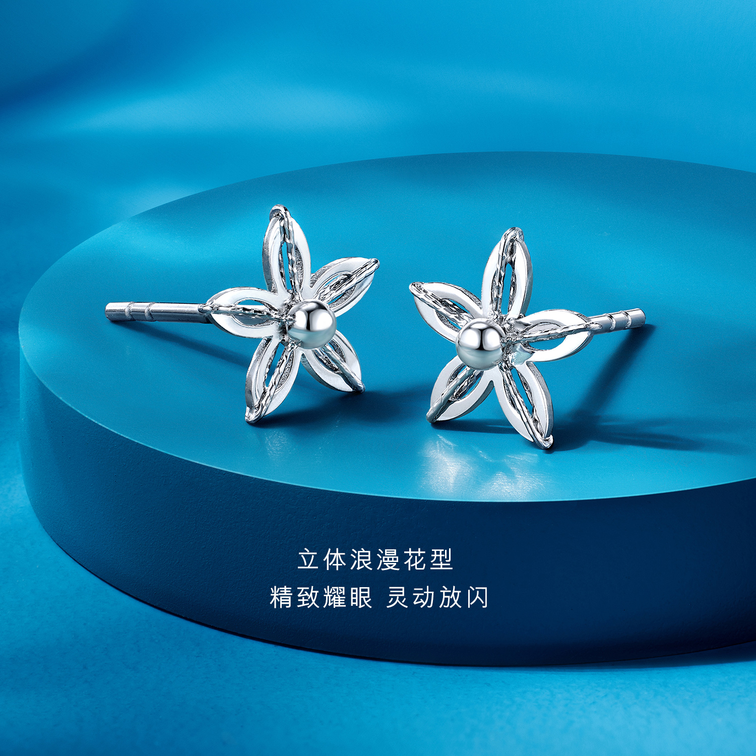 六福珠宝花漾白金耳钉女镂空Pt950铂金耳饰送礼计价L19TBPE0011