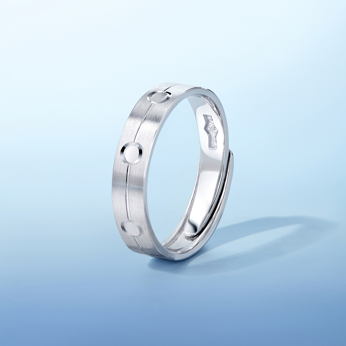 六福珠宝情缘铂金戒指铂950男士时尚白金情侣对戒计价F63TBPR0014
