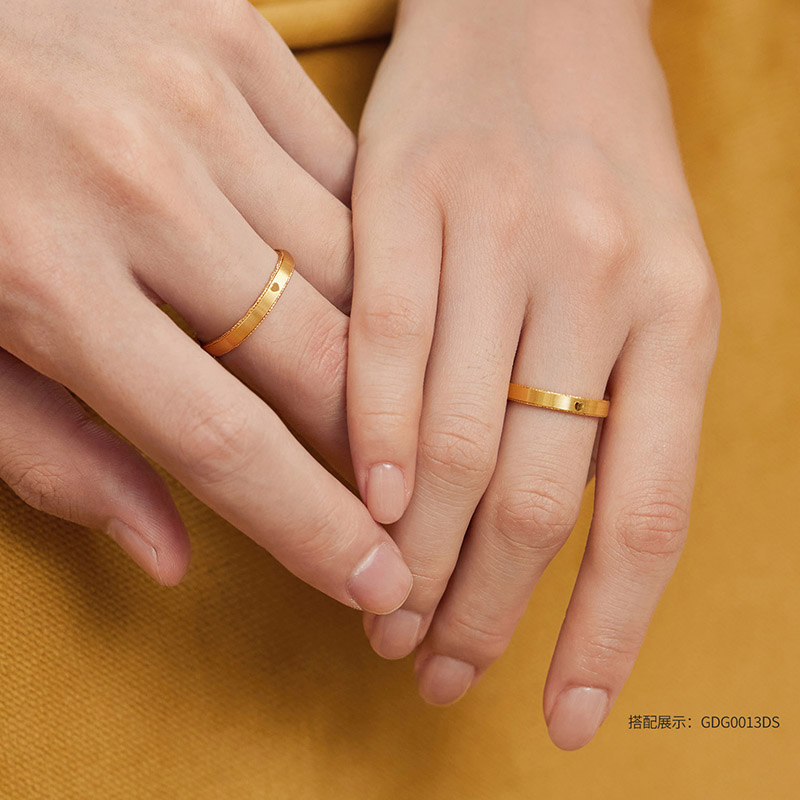 六福珠宝爱意缠绕情侣方圆黄金戒指男女款实心对戒计价GDG0013DS