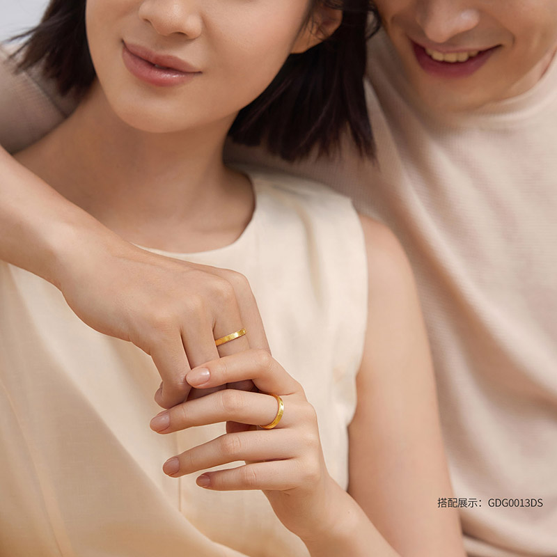 六福珠宝爱意缠绕情侣方圆黄金戒指男女款实心对戒计价GDG0013DS