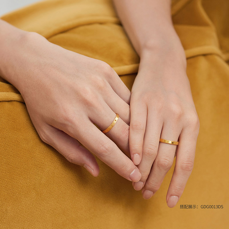 六福珠宝爱意缠绕情侣方圆黄金戒指男女款实心对戒计价GDG0013DS