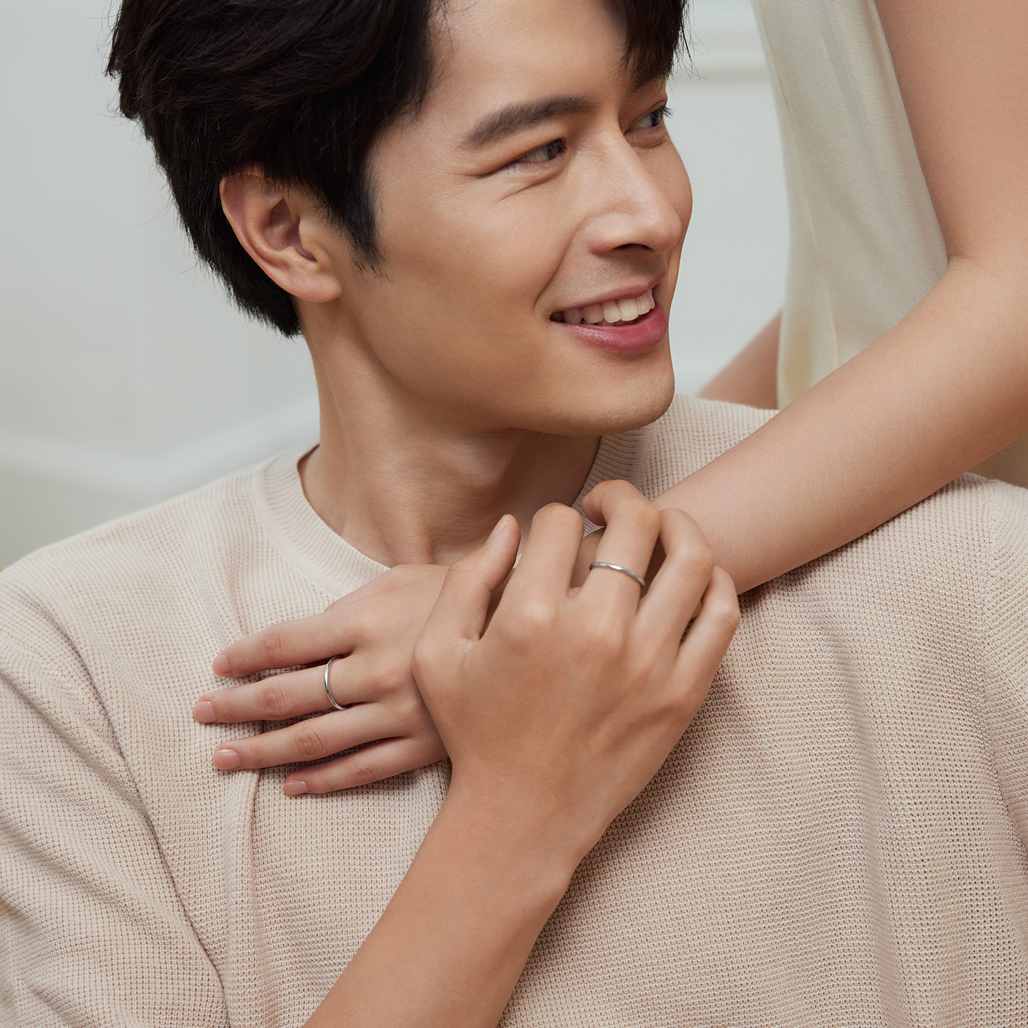 六福珠宝铂金戒指男女款对戒铂950白金戒指素圈戒计价F63TBPR0011