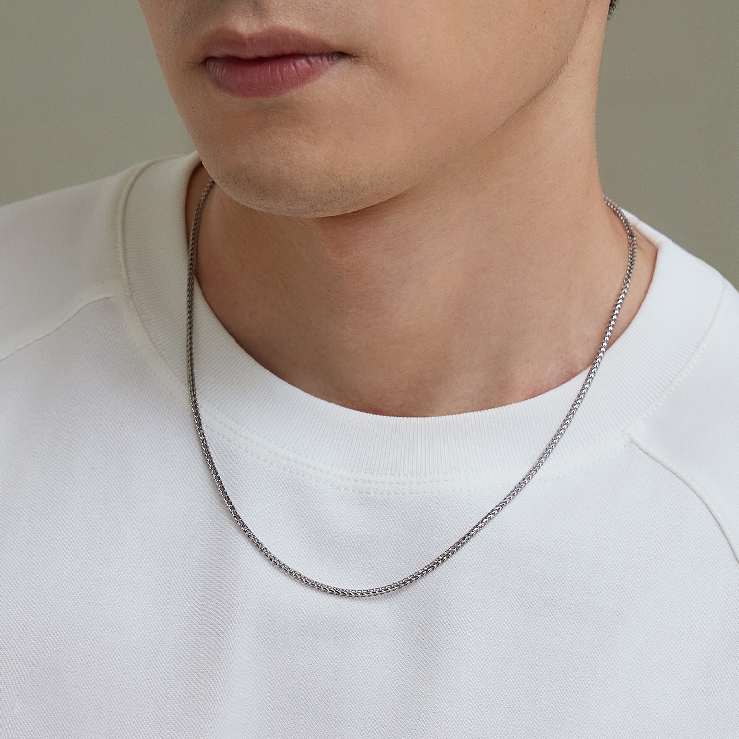 六福珠宝鱼骨素链铂金项链Pt950男士简约白金颈链计价L19TBPN0030