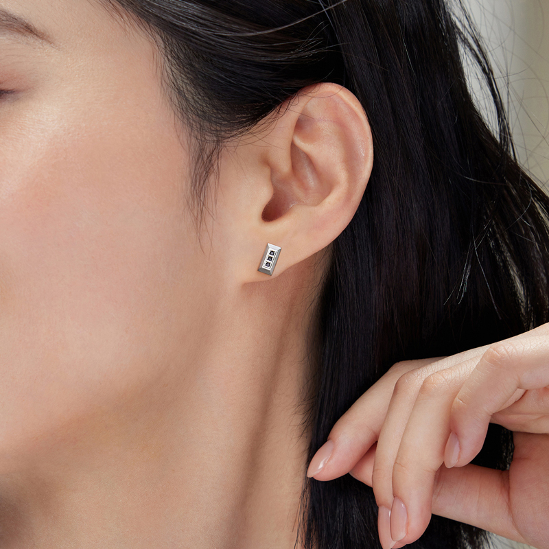 六福珠宝黑钻几何铂金耳钉铂950男女款手工拉丝白金耳环HEJ0011DS【联系客服补货】