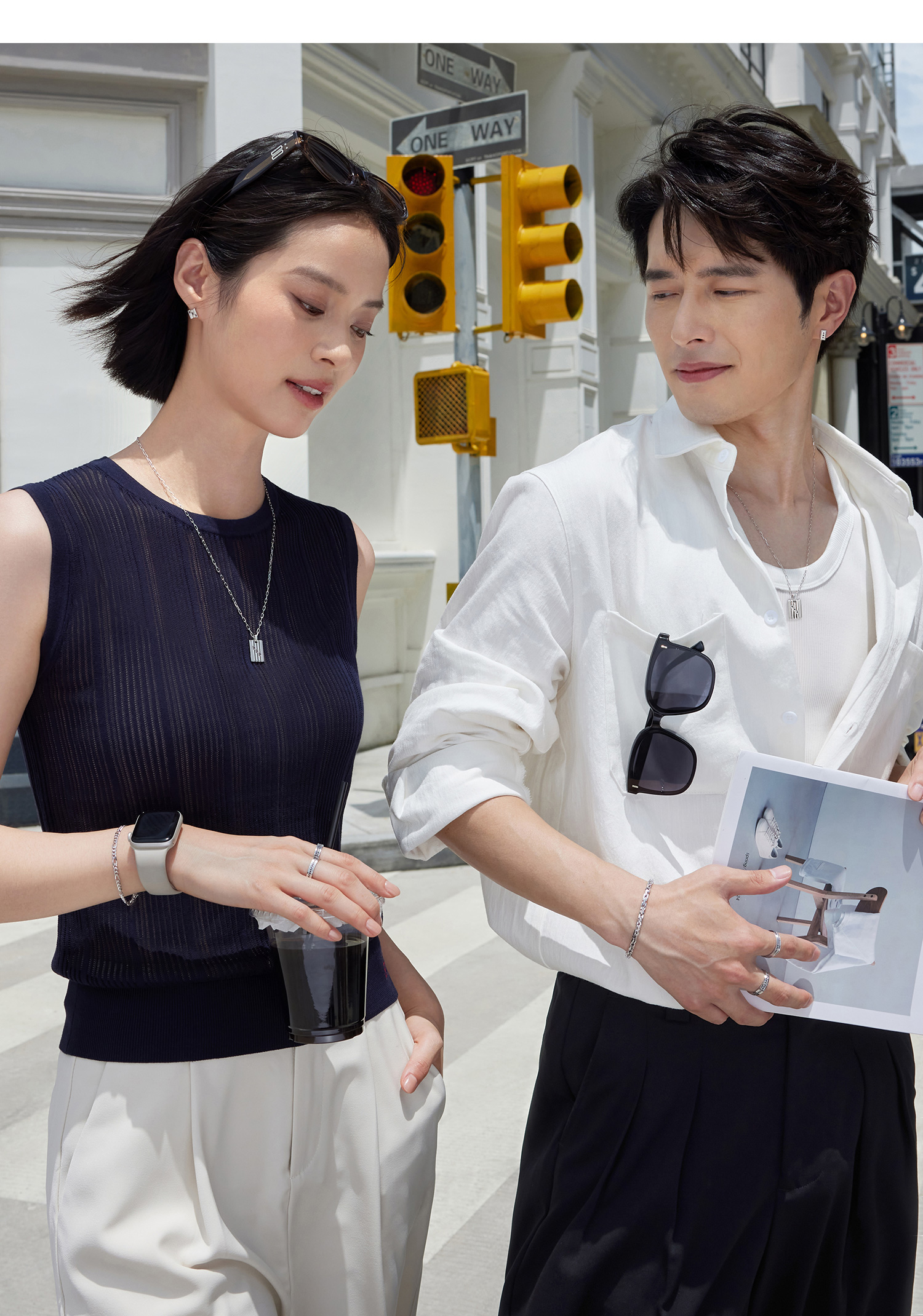 六福珠宝黑钻魔方铂金耳钉铂950男女款手工拉丝白金耳环HEJ0010DS