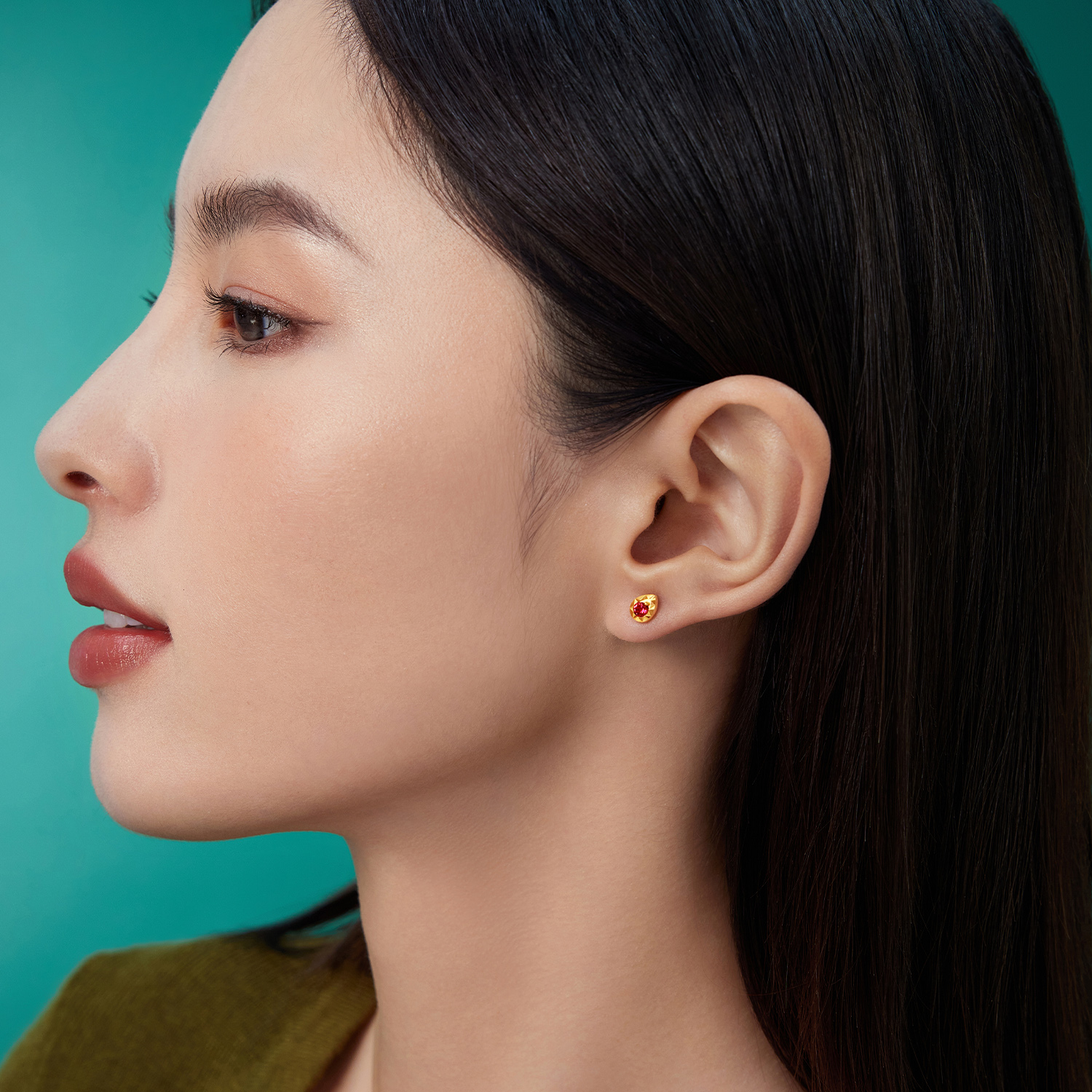 六福珠宝红宝意趣水滴黄金耳钉耳环女款足金红宝石耳饰GJA0057DS