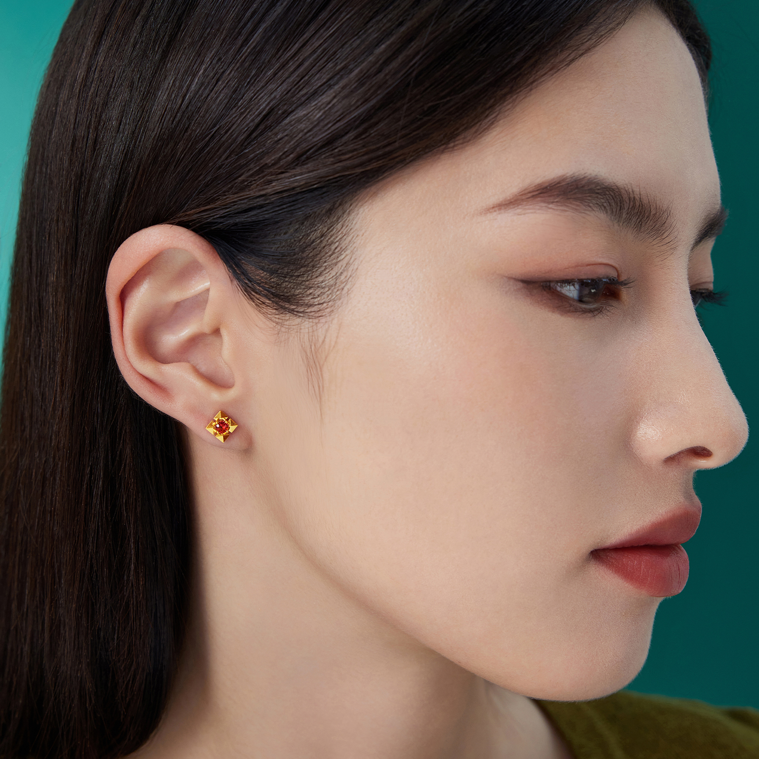 六福珠宝红宝意趣格调黄金耳钉耳环女款方形红宝石耳饰GJA0059DS