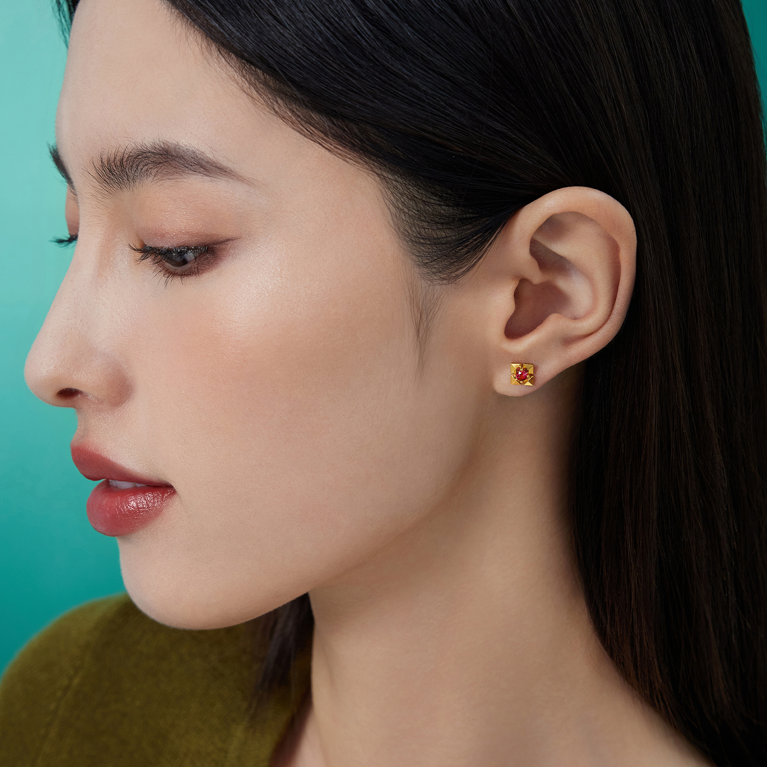 六福珠宝红宝意趣格调黄金耳钉耳环女款方形红宝石耳饰GJA0059DS