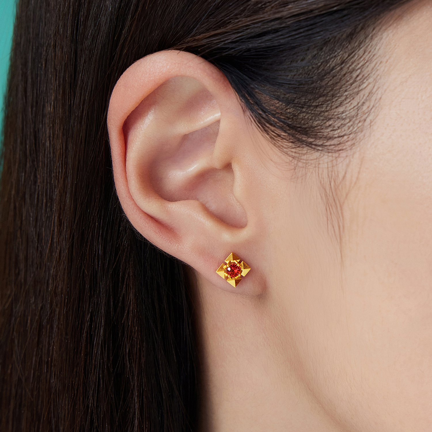 六福珠宝红宝意趣格调黄金耳钉耳环女款方形红宝石耳饰GJA0059DS