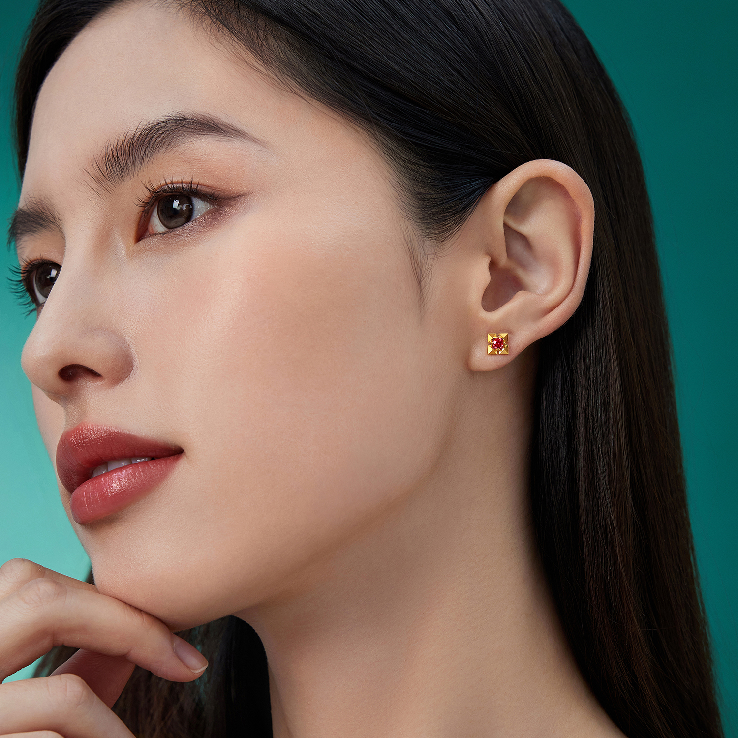 六福珠宝红宝意趣格调黄金耳钉耳环女款方形红宝石耳饰GJA0059DS