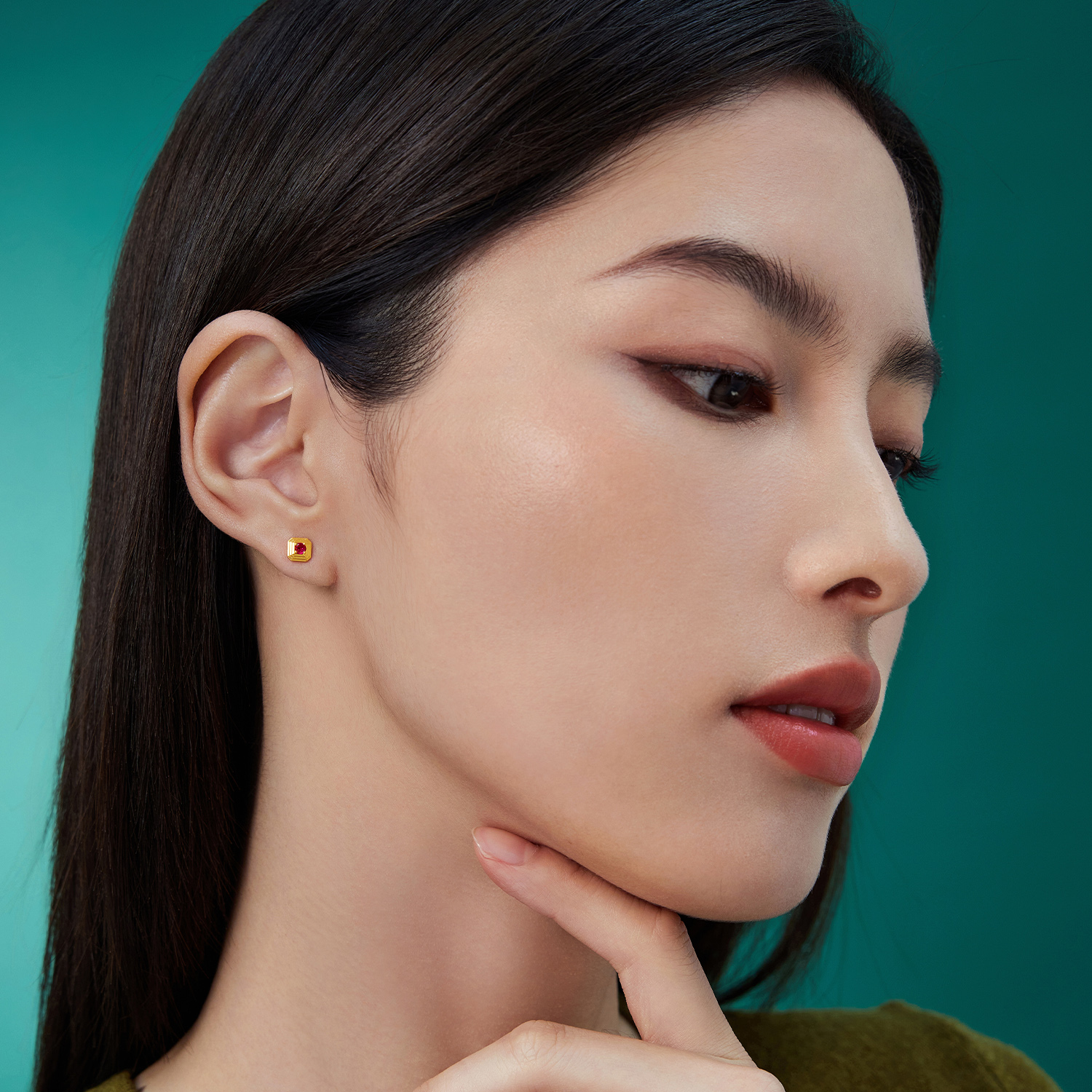 六福珠宝光影金红宝意趣涟漪黄金足金红宝石耳钉女款GJA0058DS