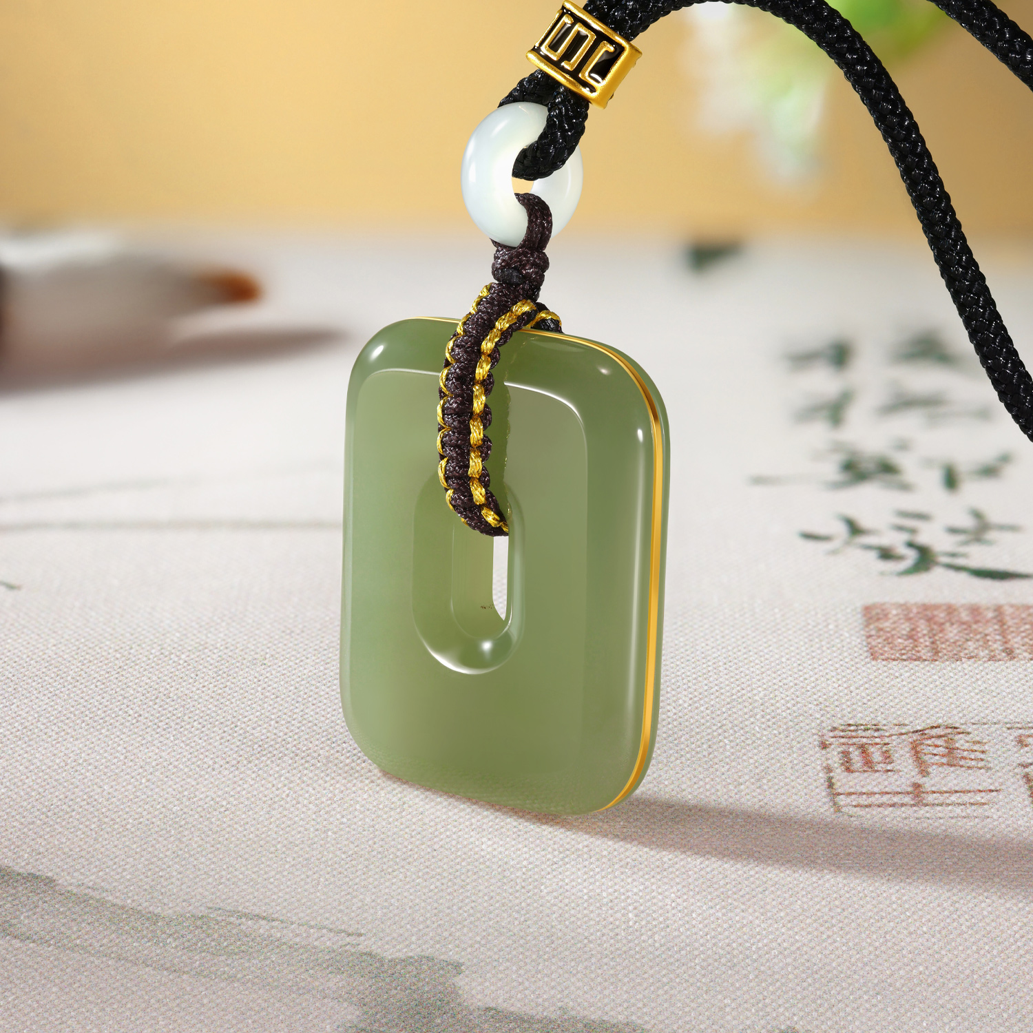 六福珠宝方形和田玉黄金项链吊坠男士款玉石镶金线玉坠L74A0011DS