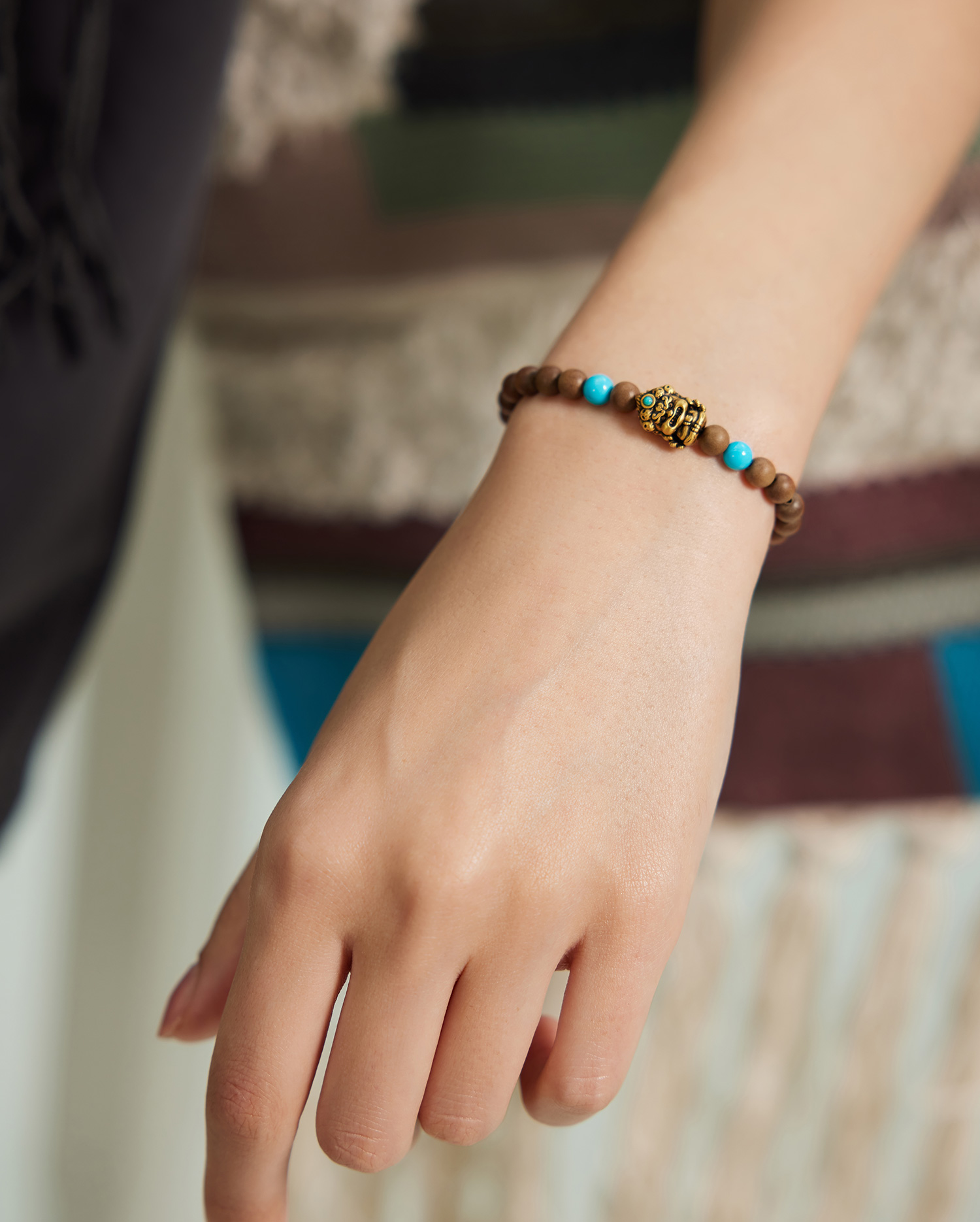 六福珠宝藏传文化密码大黑天黄金手链绿松石老山檀手串GJA0076DS