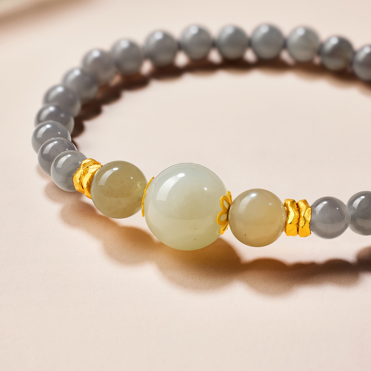 六福珠宝染墨云烟多宝和田玉手串碎金子黄金手链女圆珠FQA0003DS