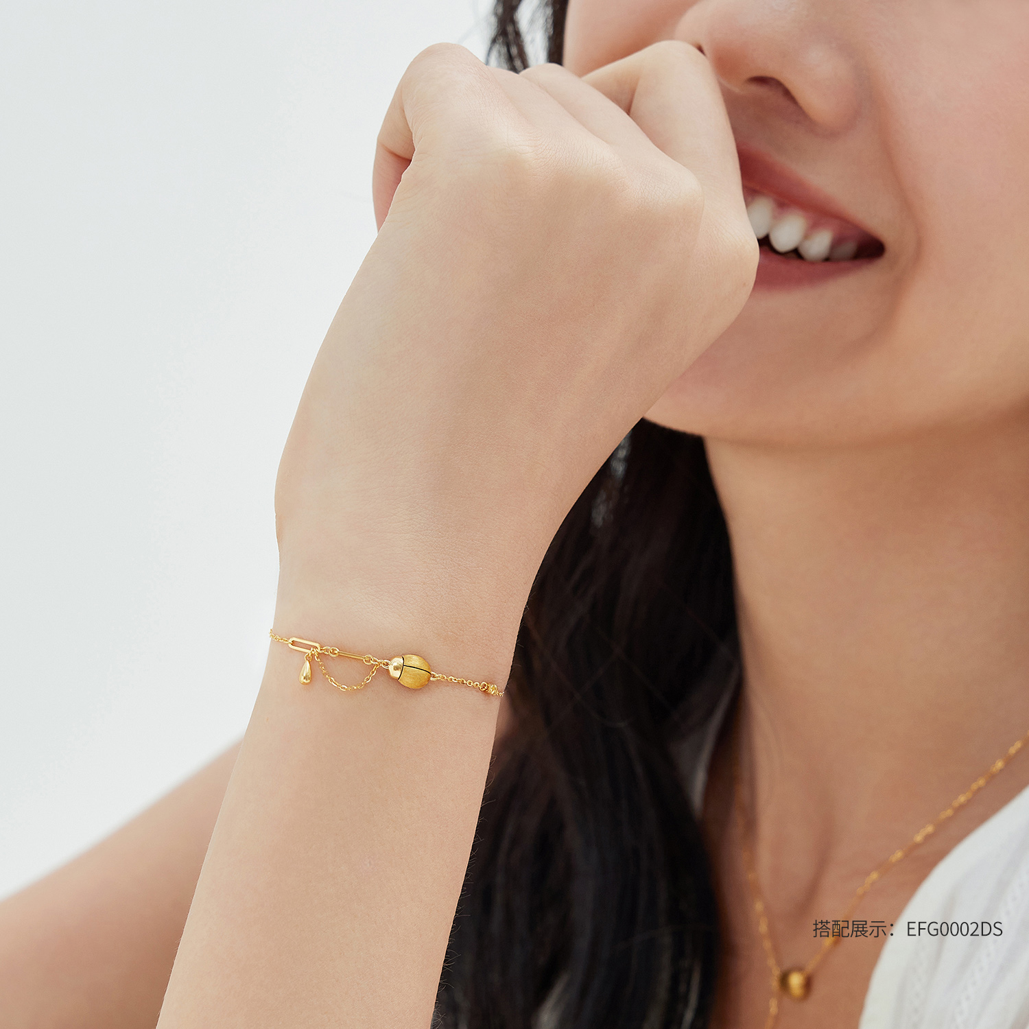 六福珠宝甲壳虫黄金手链女5G手工拉丝电黑足金首饰计价EFG0003DS