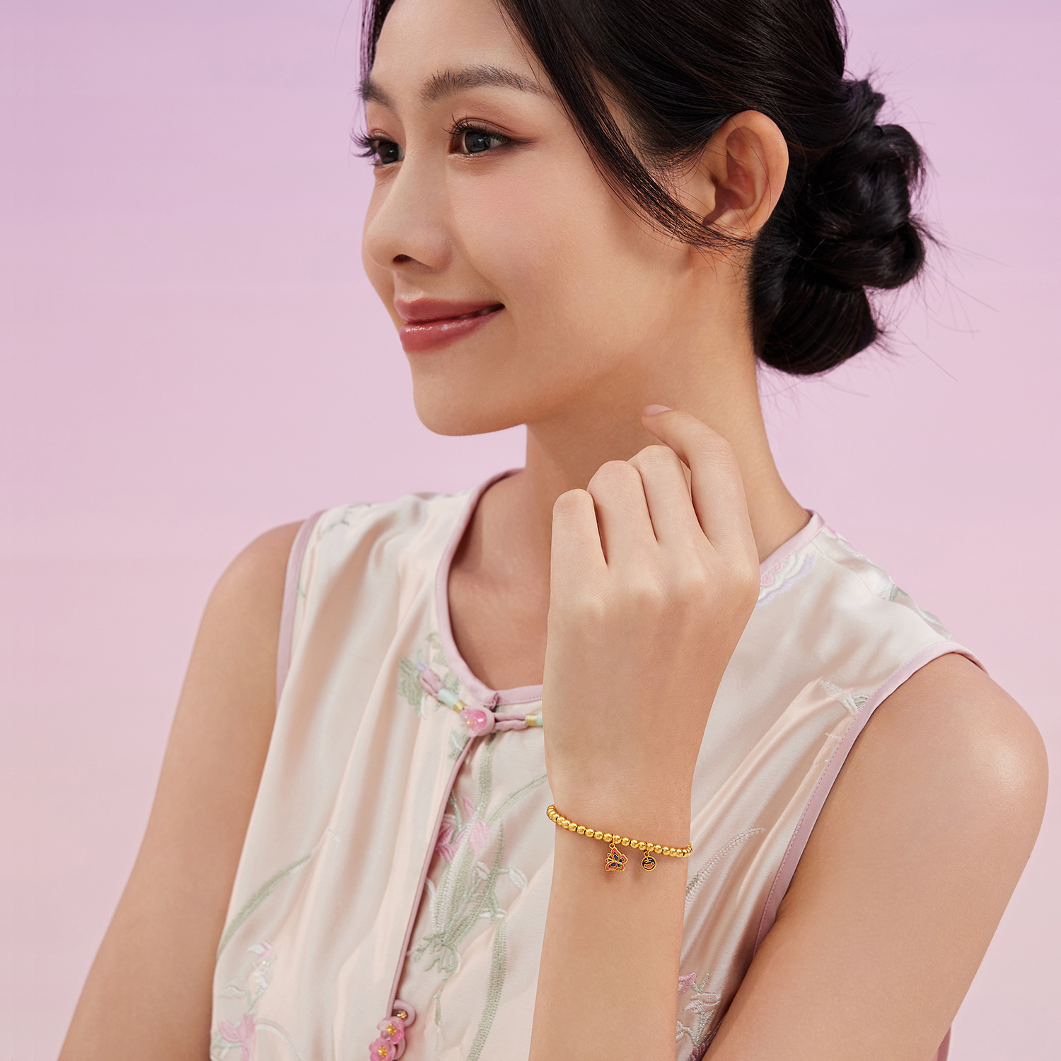 六福珠宝福满传家蓝福蝶黄金手链鎏彩花丝金珠手串计价F63G0084DS赏春【联系客服补货】【1V1直播看货】