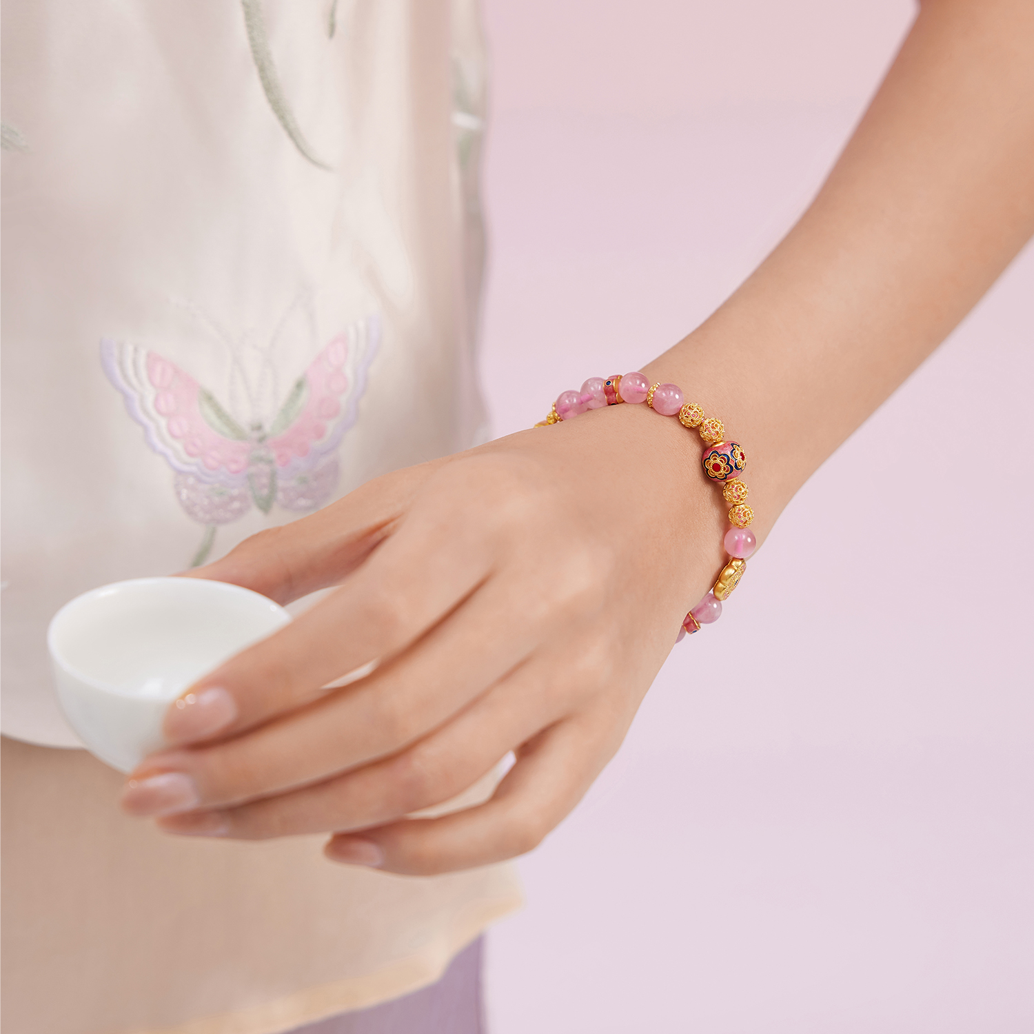 六福珠宝福满传家太阳花黄金手链鎏彩粉晶花丝手串计价F63G0088DS赏春【1V1直播看货】