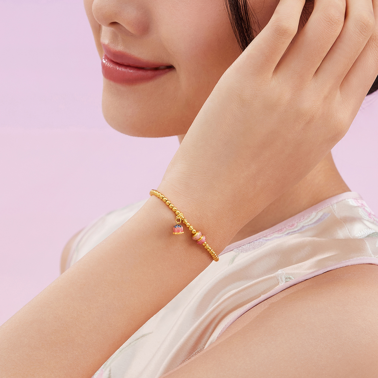 六福珠宝福满传家铃兰花黄金手链女款鎏彩金珠手串计价F63G0091DS赏春【1V1直播看货】