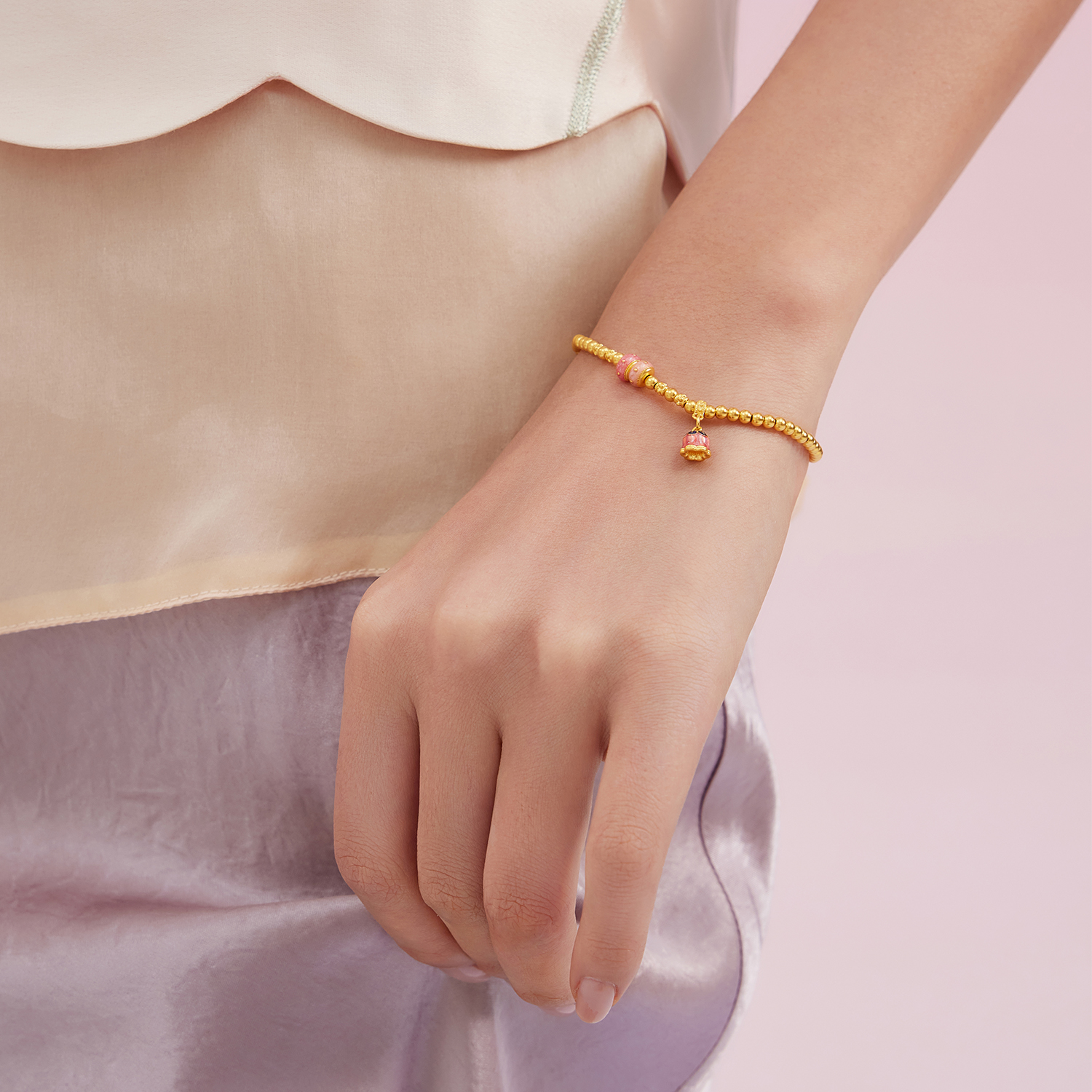 六福珠宝福满传家铃兰花黄金手链女款鎏彩金珠手串计价F63G0091DS赏春【1V1直播看货】