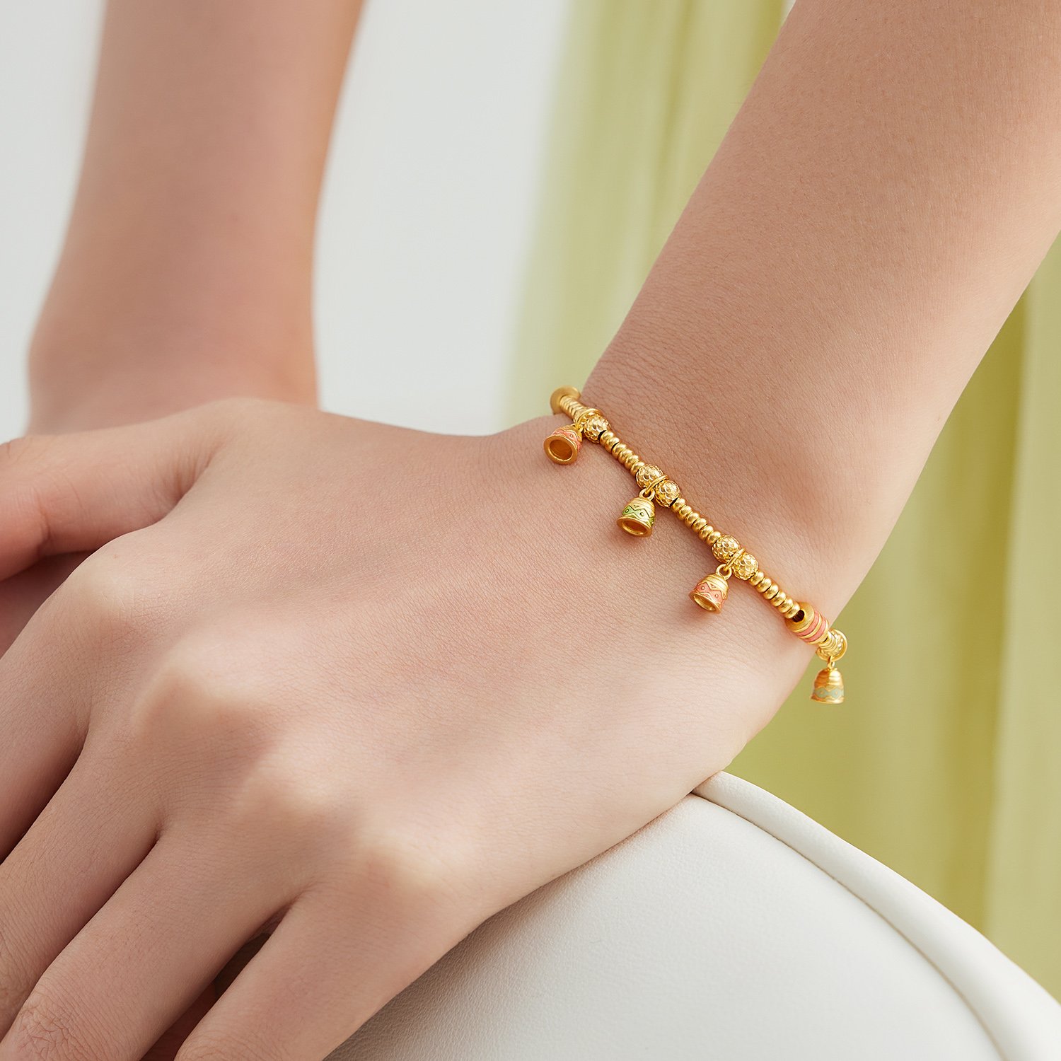 六福珠宝福满传家绚彩金铃黄金手链铃铛算盘珠手串计价F63G0092DS【联系客服补货】【视频看货】