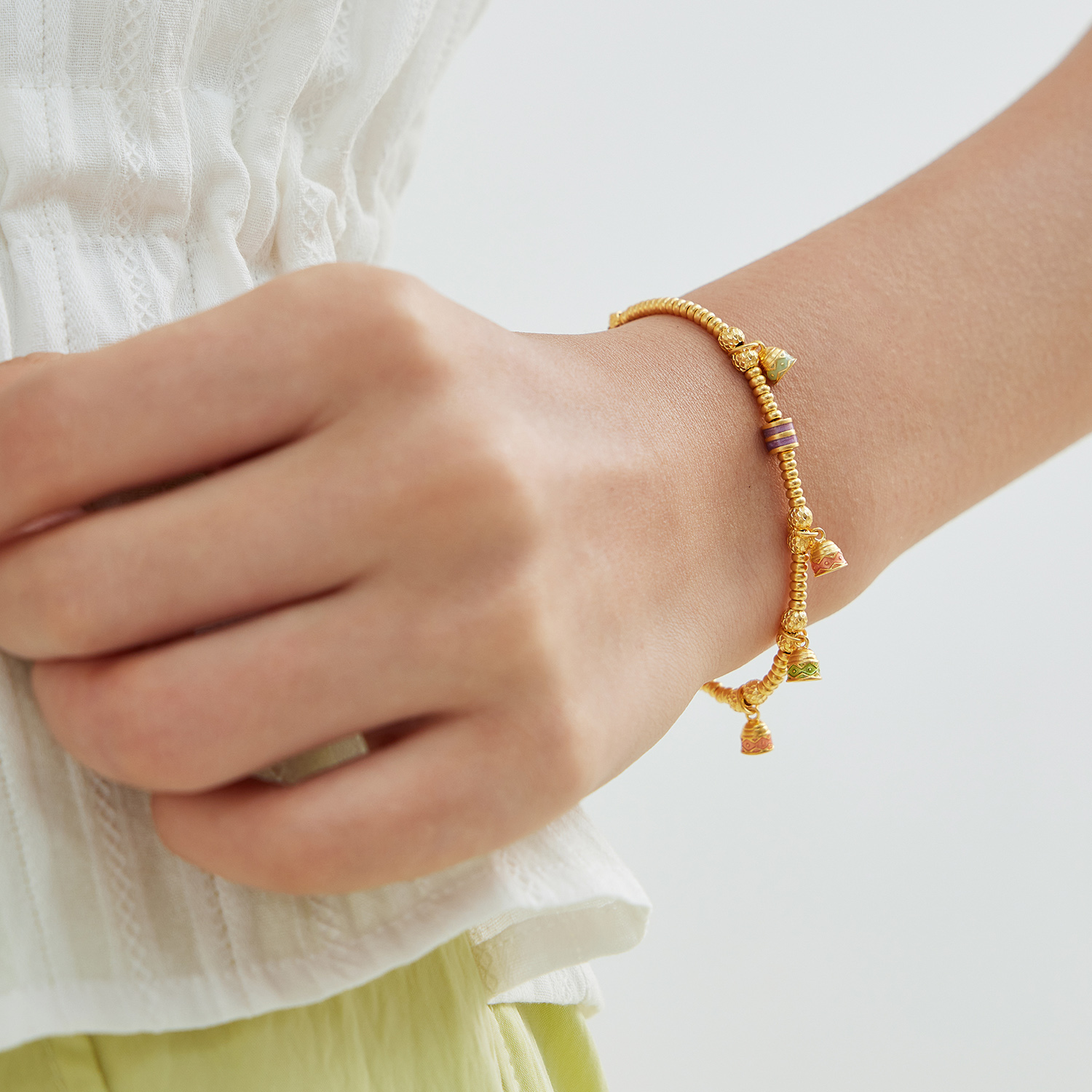 六福珠宝福满传家绚彩金铃黄金手链铃铛算盘珠手串计价F63G0092DS【联系客服补货】【视频看货】