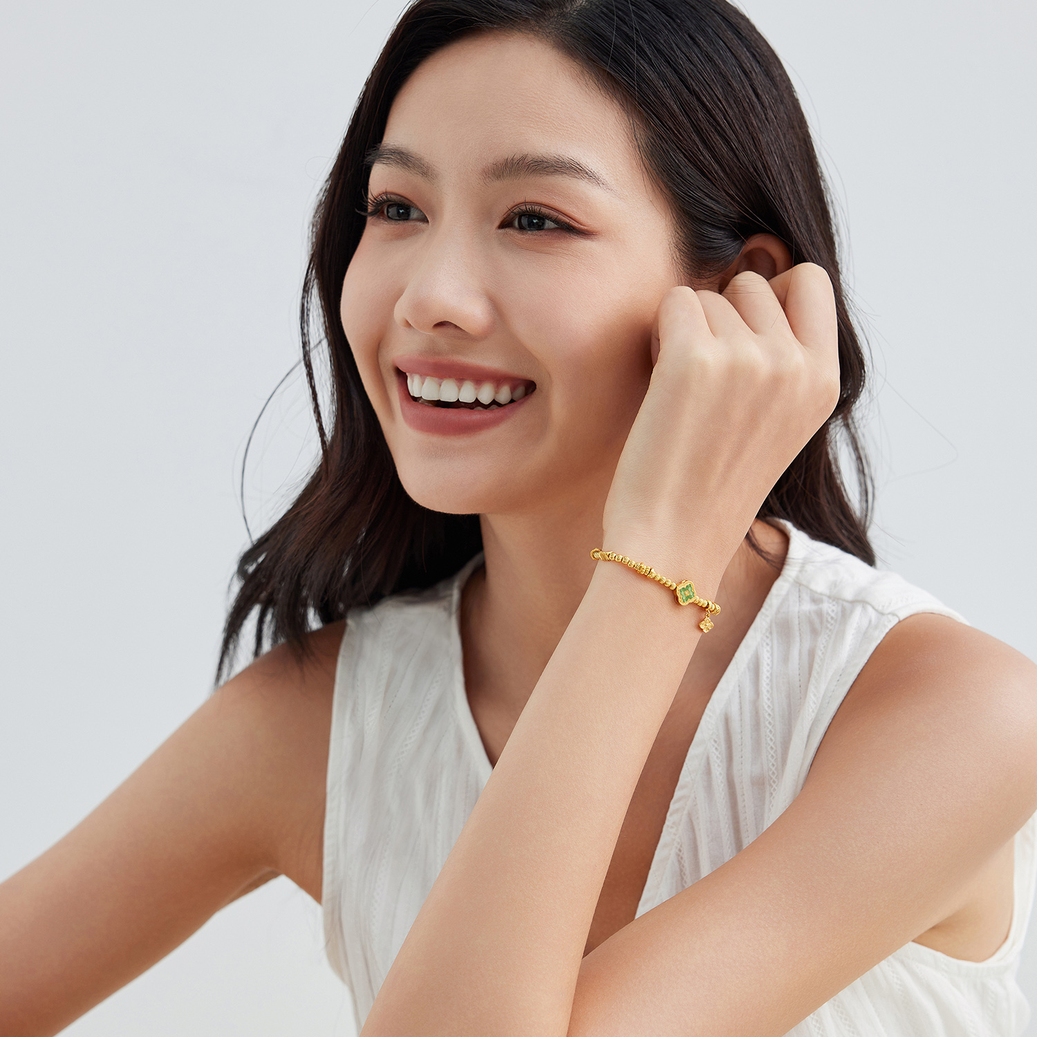 六福珠宝绿野星芒黄金手链女款鎏彩四叶草金珠手串计价G16G0043DS赏春【联系客服补货】【视频看货】