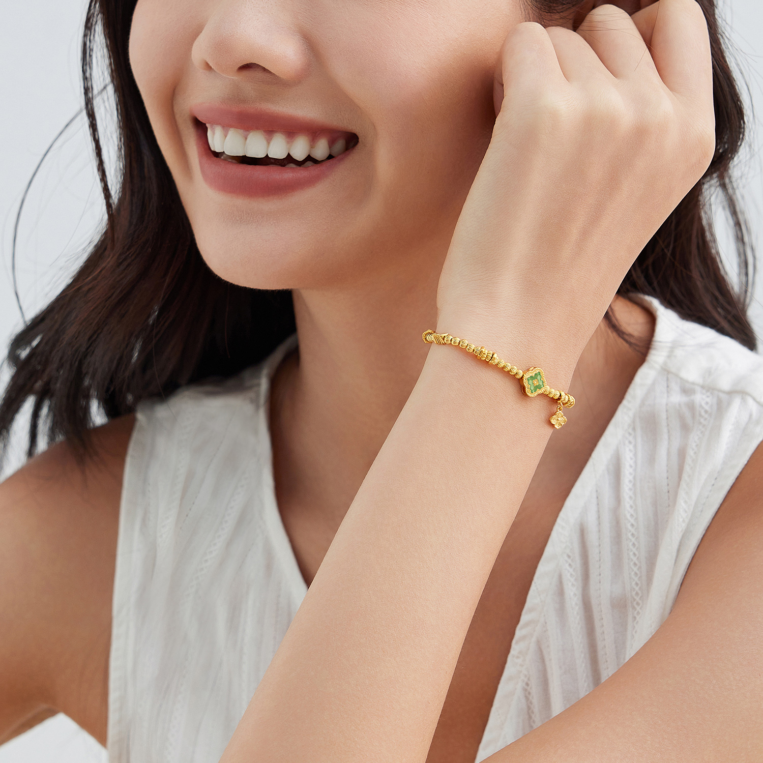 六福珠宝绿野星芒黄金手链女款鎏彩四叶草金珠手串计价G16G0043DS赏春【联系客服补货】【视频看货】