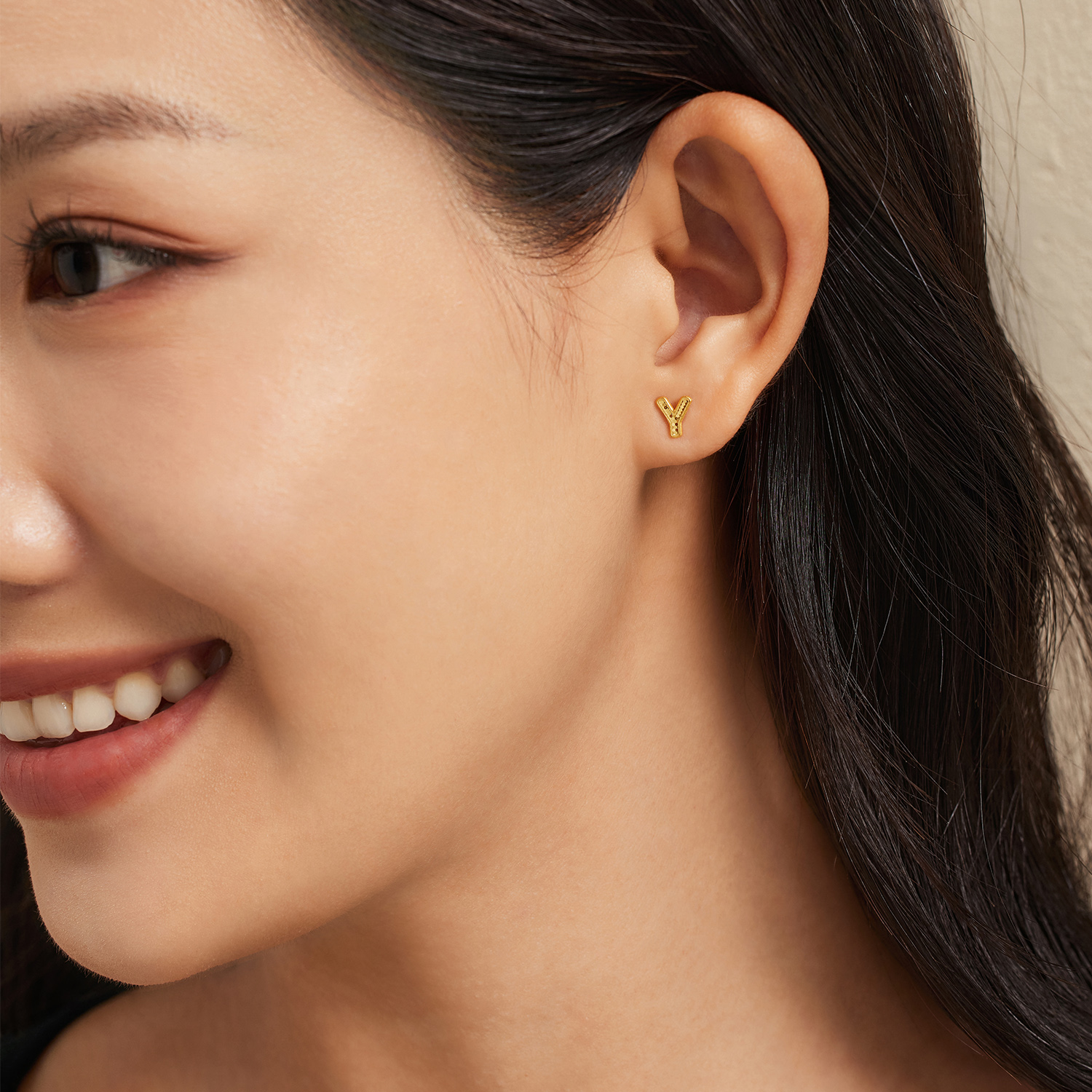 六福珠宝光影金英文字母黄金耳钉耳环女DIY单只足金耳饰GJA0080DS