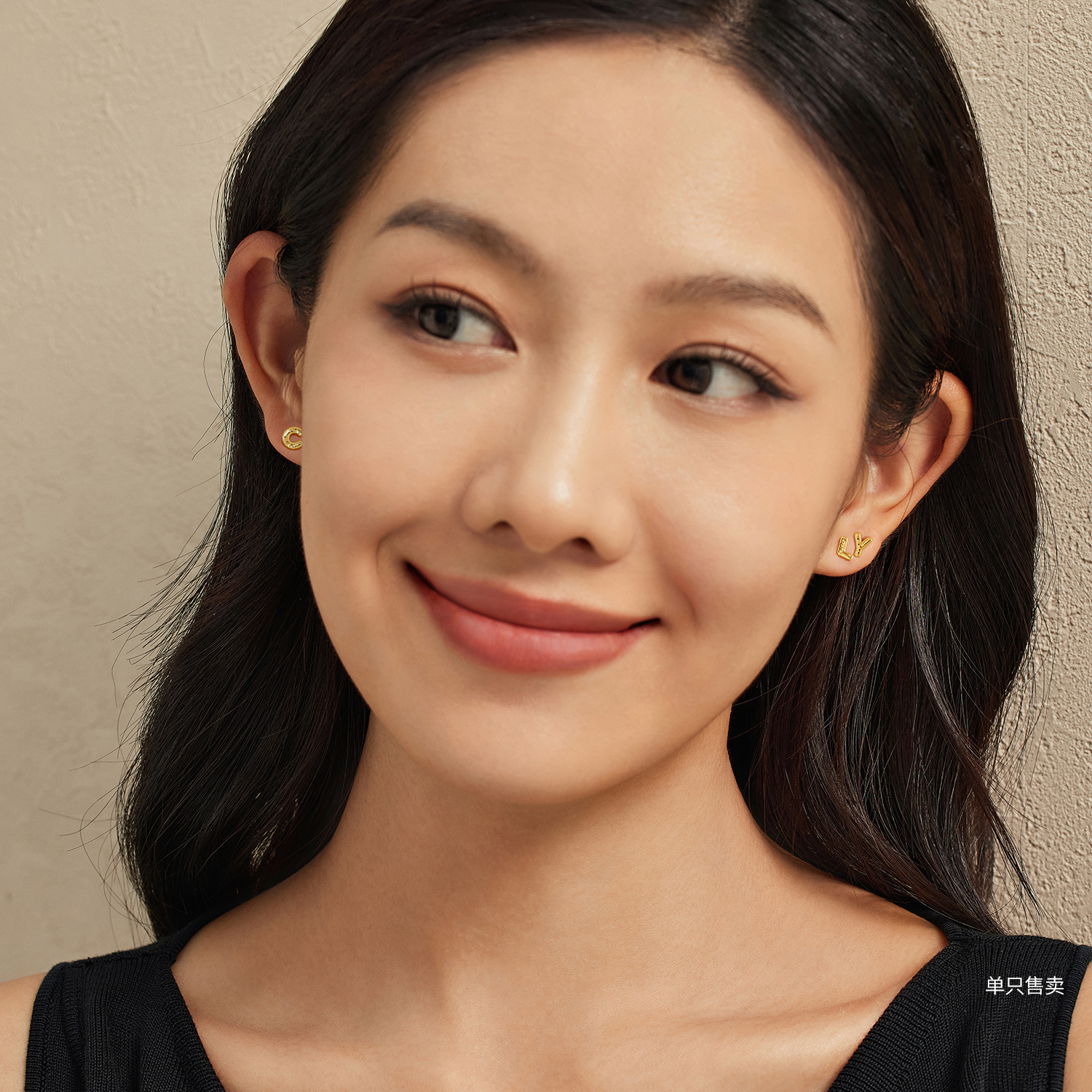 六福珠宝光影金英文字母黄金耳钉耳环女DIY单只足金耳饰GJA0080DS