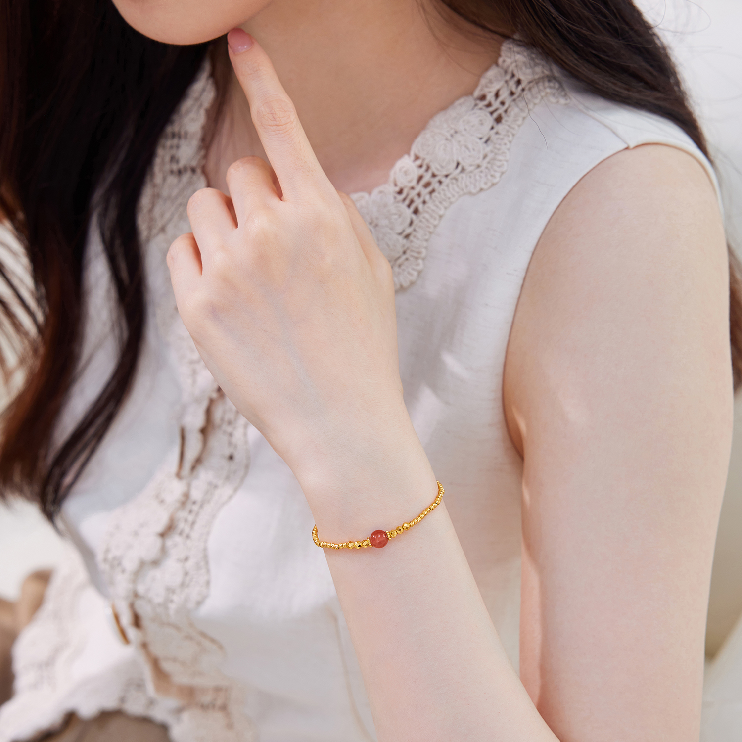 六福珠宝多彩系列晶石黄金手链女蹦迪珠宝玉石手串计价EOG0005DS