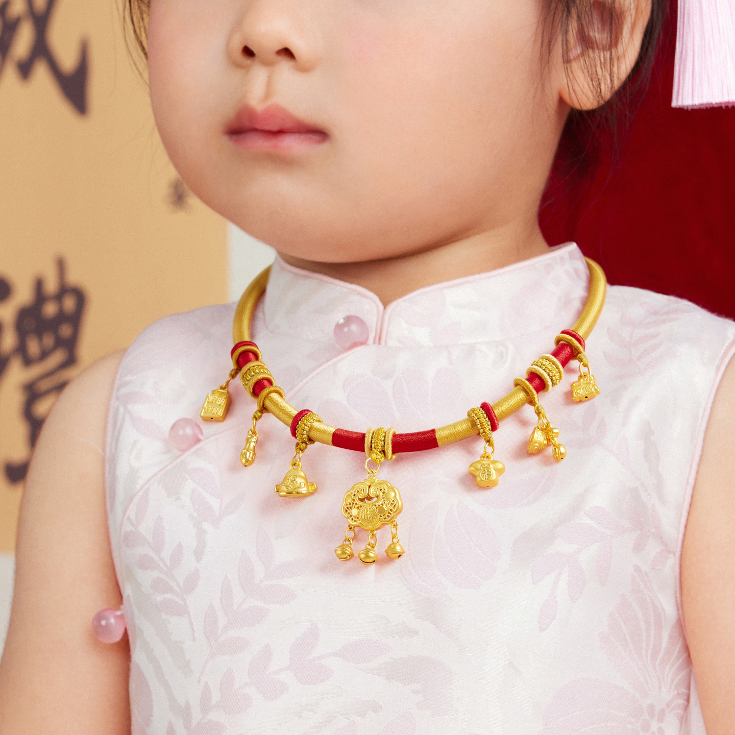 六福珠宝长命锁黄金项圈宝宝金锁包满月礼足金碗筷计价L02G0003DS