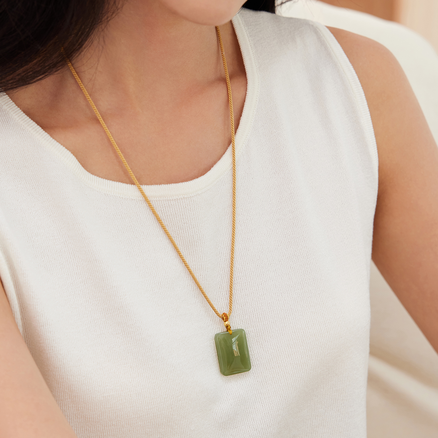 六福珠宝平安无事牌和田玉吊坠女日常黄金金珠项链玉坠L74A0014DS