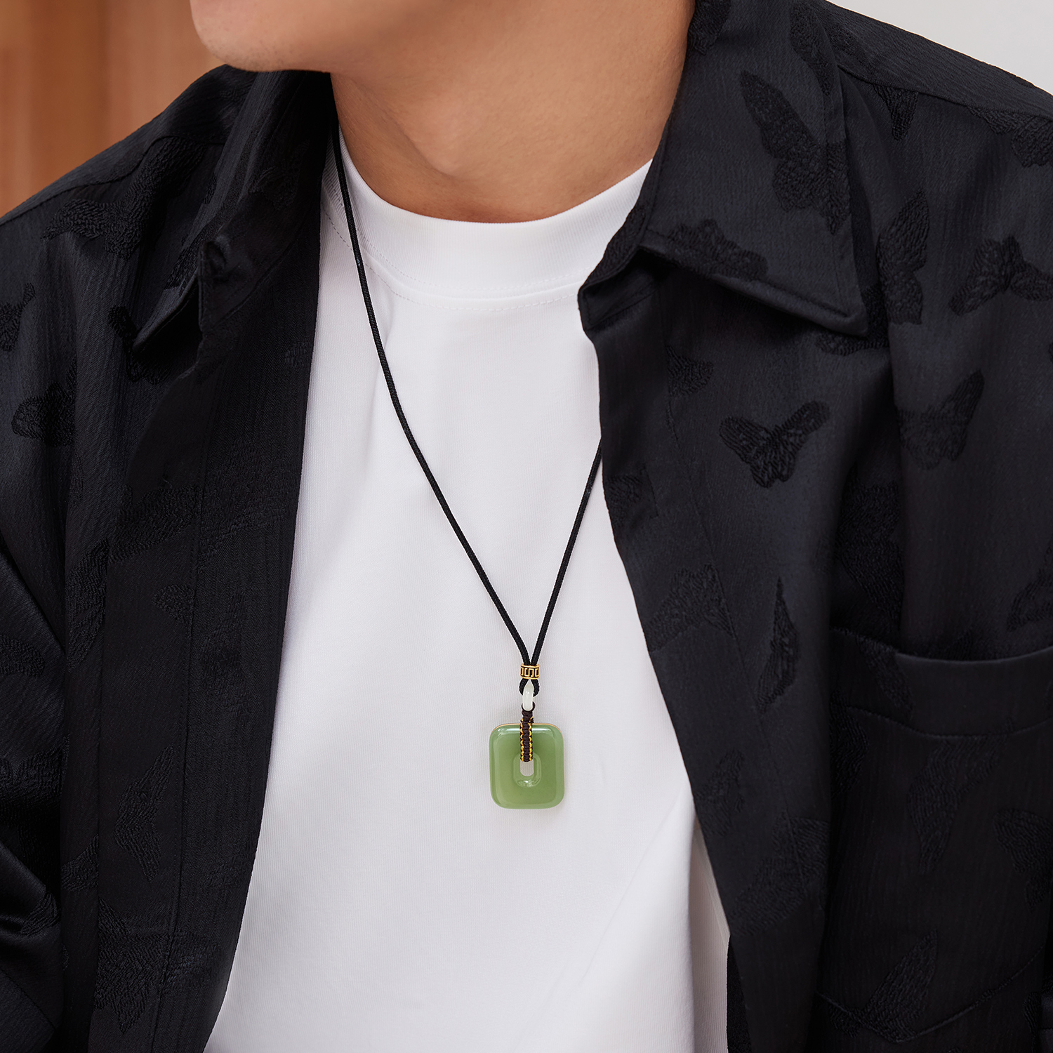 六福珠宝方形和田玉黄金项链吊坠男士款玉石镶金线玉坠L74A0011DS