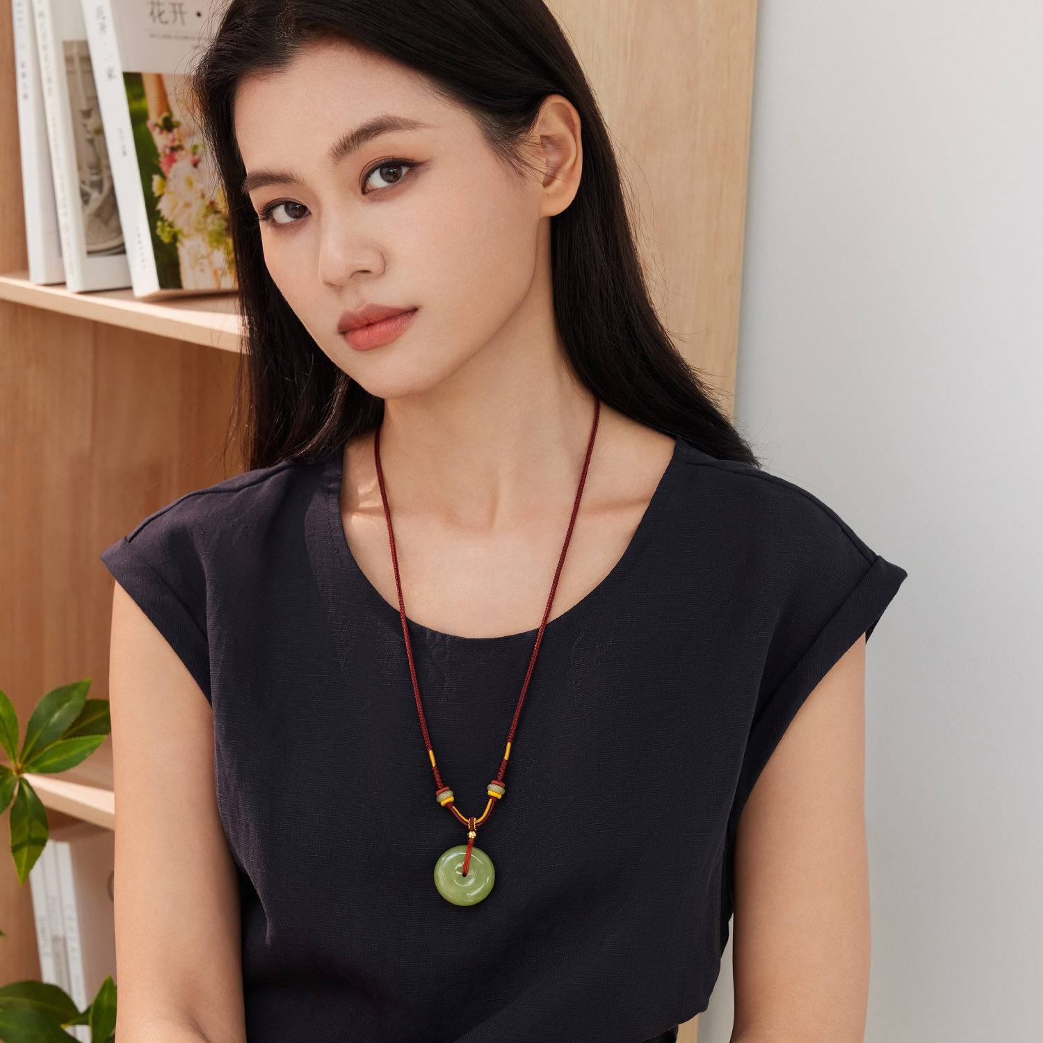 六福珠宝平安扣和田玉吊坠女日常黄金金珠项链玉石挂坠L74A0012DS