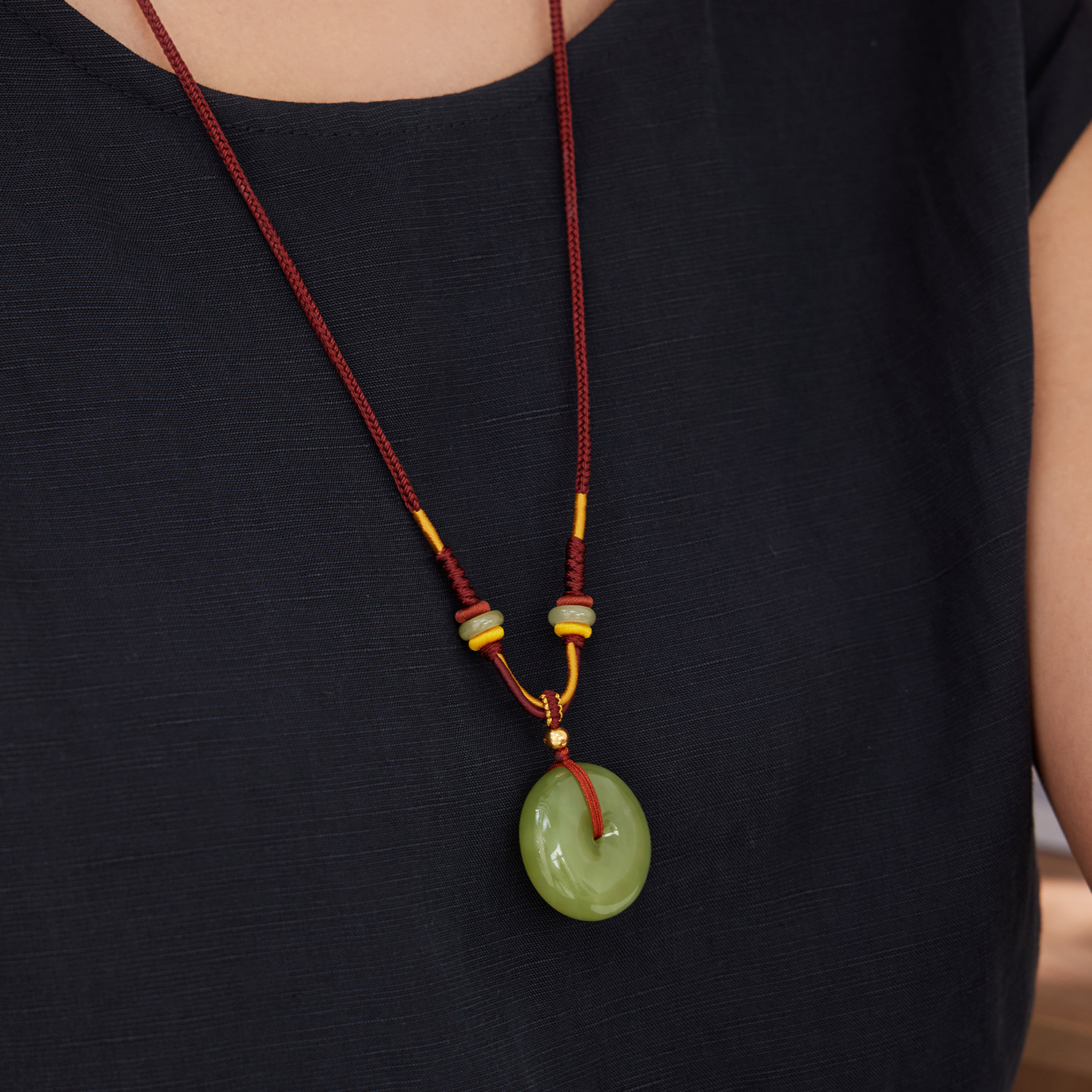 六福珠宝平安扣和田玉吊坠女日常黄金金珠项链玉石挂坠L74A0012DS