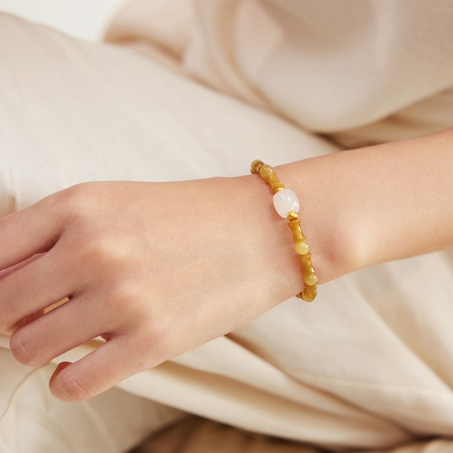 六福珠宝节节高升和田玉手串女款金珠黄金手链竹节玉珠L74A0017DS