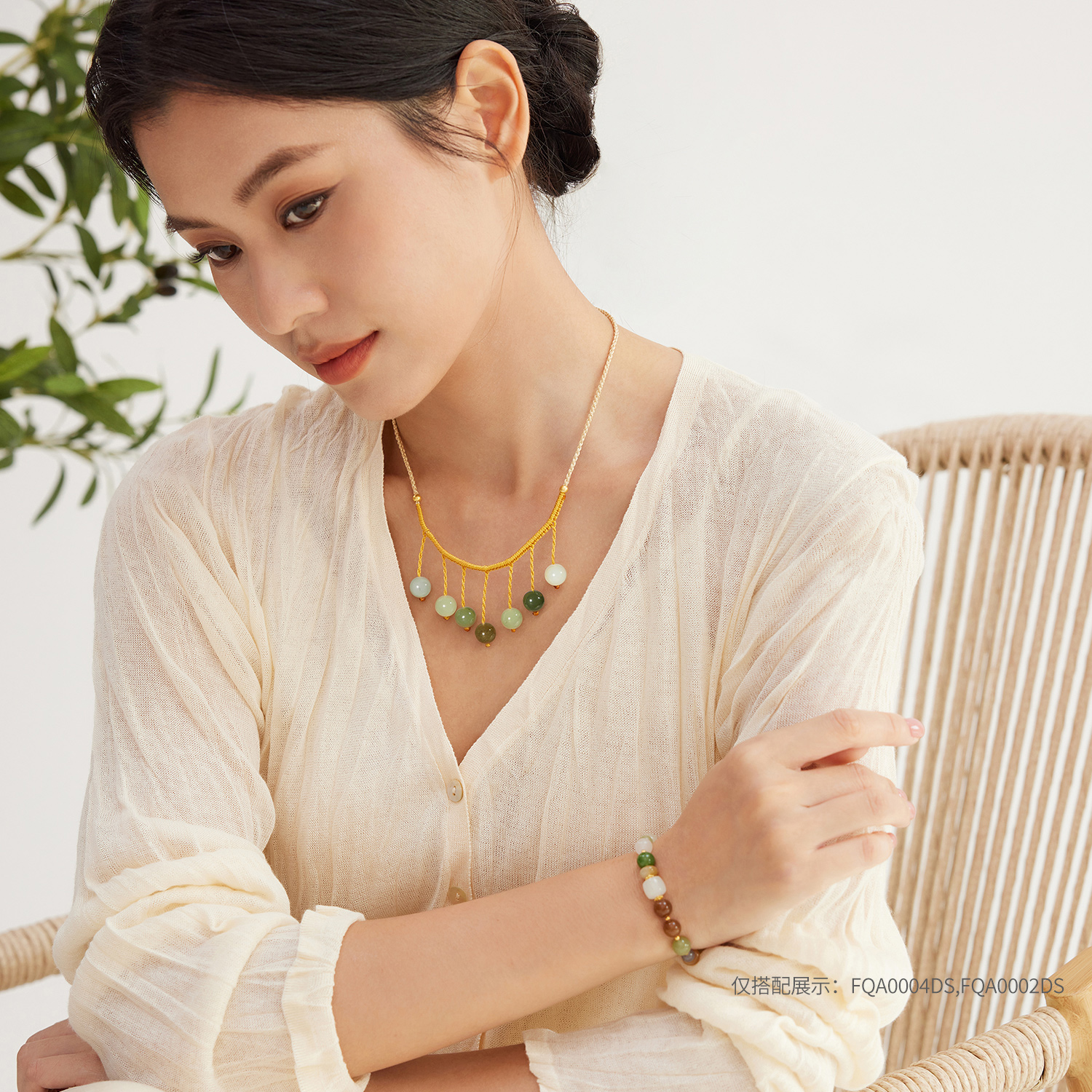 六福珠宝帘梦幽幽多宝和田玉吊坠流苏黄金项链挂绳玉坠FQA0004DS