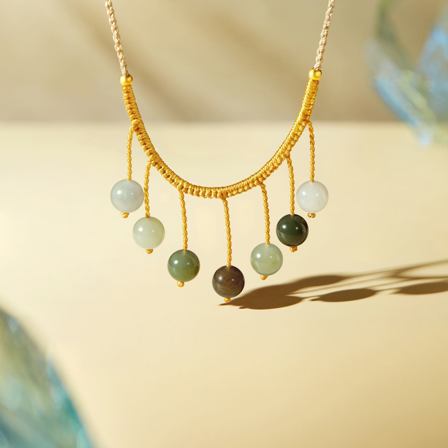 六福珠宝帘梦幽幽多宝和田玉吊坠流苏黄金项链挂绳玉坠FQA0004DS