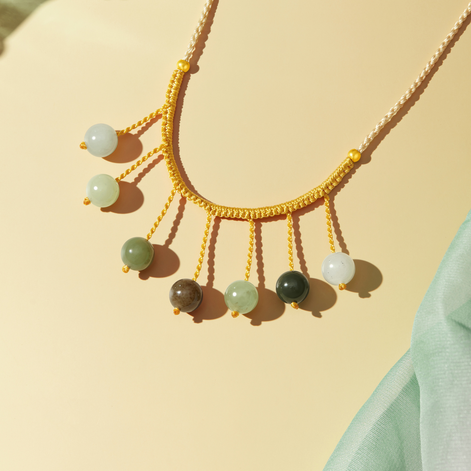 六福珠宝帘梦幽幽多宝和田玉吊坠流苏黄金项链挂绳玉坠FQA0004DS