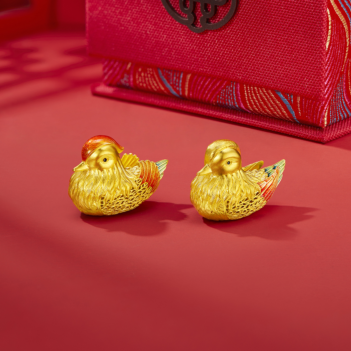 六福珠宝福满传家鸳鸯共枕黄金摆件结婚嫁礼一对计价L07TBGA0001【联系客服补货】【视频看货】