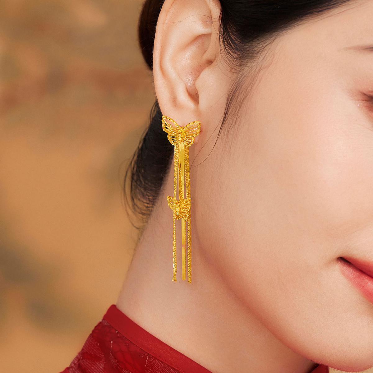 六福珠宝双蝴蝶黄金耳环耳坠女款流苏金耳钉耳饰足金计价010029EA【视频看货】